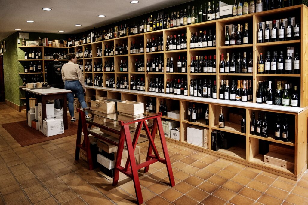 vinos arana está na rúa coruñera rúa galera. foto: adrián baúlde