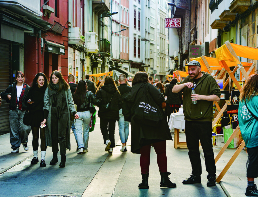 Veciñanza e visitantes gozaron da celebración do III Aniversario do Feirarrúa. Foto: Carmen MB